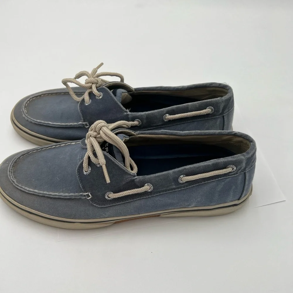 Sperry brand top